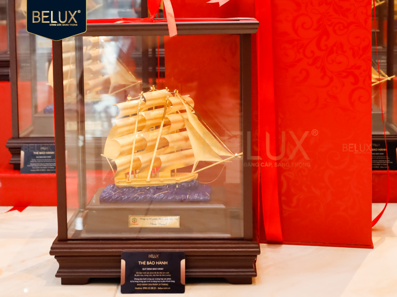 Lô mô hình thuyền Hóa Chất Việt Trì 28x18x35cm&nbsp;dát vàng 24k thiết kế theo yêu cầu